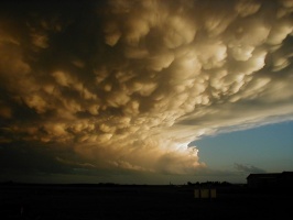 Looking at backside of thunderstorm with burnt mammatus.